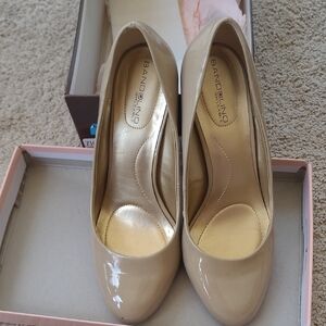 Bandolino Women's Patent Natural Pumps
